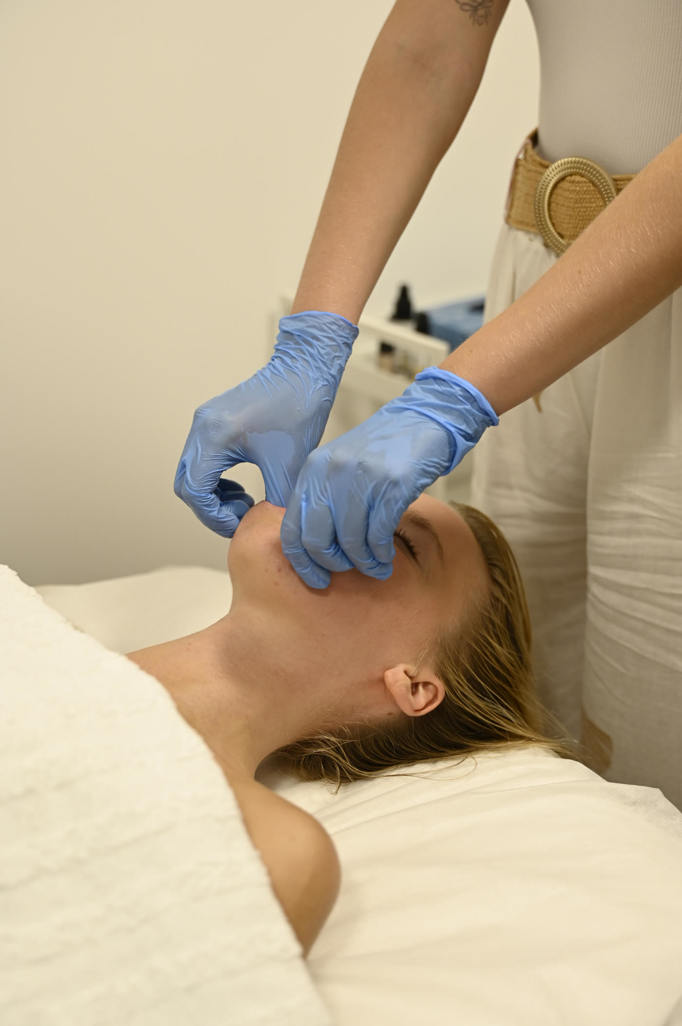 Face Yoga Facial tretma z rokavicami